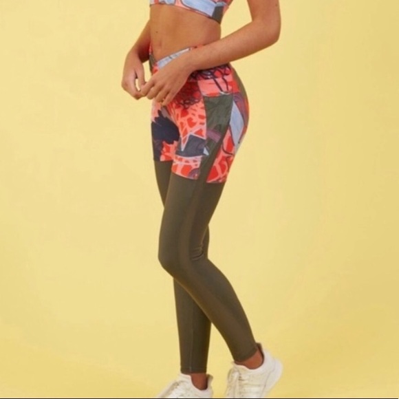 GYMSHARK x Nikki Blackketter Dynamic Legging Size Small - Picture 3 of 7